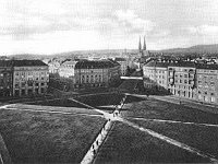 Trg kralja Petra I. (Karađorđevića) 1927. godine  Trg ima iznimno zanimljivu povijest. Do 1927.godine. bio je to Trg N, od 1927.godine do 1941.godine Trg kralja Petra I. (Karađorđevića), za NDH Trg III, od 1943.godine Trg Kulina bana, od 1945.godine do 1990. godine Trg žrtava fašizma, od 1990.godine do 2000.godine Trg hrvatskih velikana, a 2000.godine mu je ponovno vraćeno ime Trg žrtava fašizma.